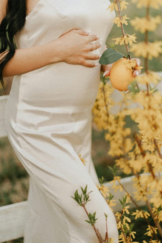 femme enceinte qui marche